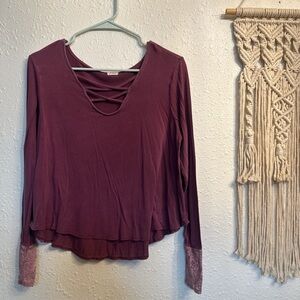 trillium burgundy criss cross v neck blouse with pink lace sleeves